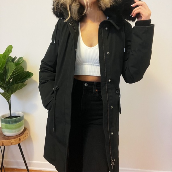 Black Wilfred Parka from Aritzia - Picture 3 of 3